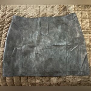 Madden NYC Gray Faux Leather Mini Skirt – Size L
